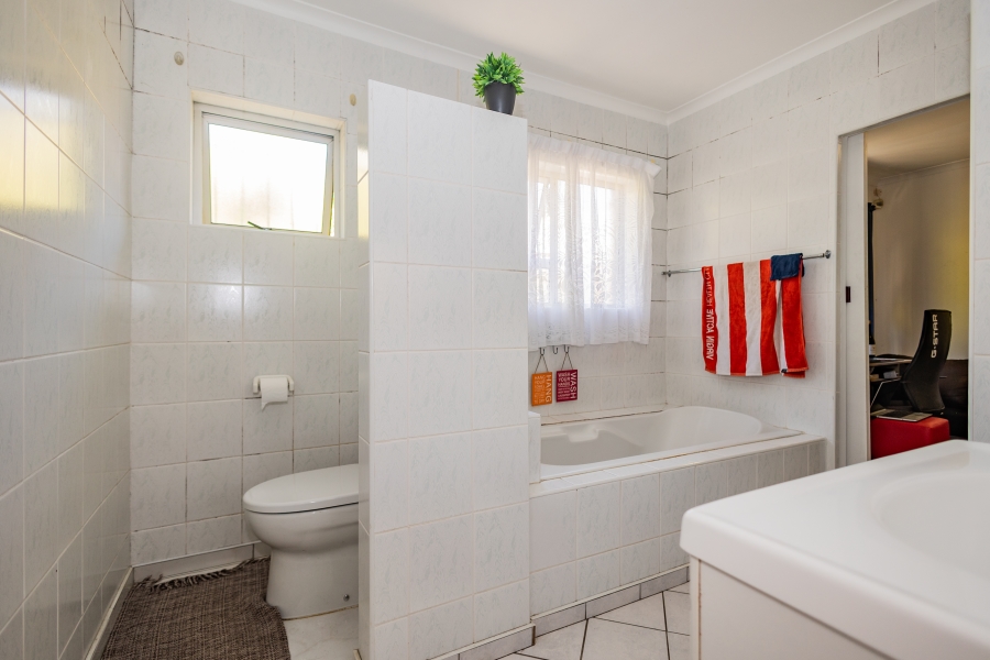 4 Bedroom Property for Sale in Blommendal Western Cape